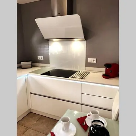 Casa Moderna Con Piscina Ferienhaus