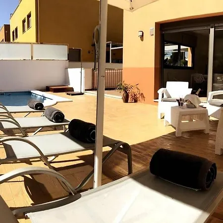 Casa Moderna Con Piscina * カン・ピカフォルト